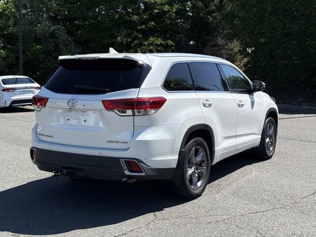 Used 2018 Toyota Highlander Limited V6 SUV