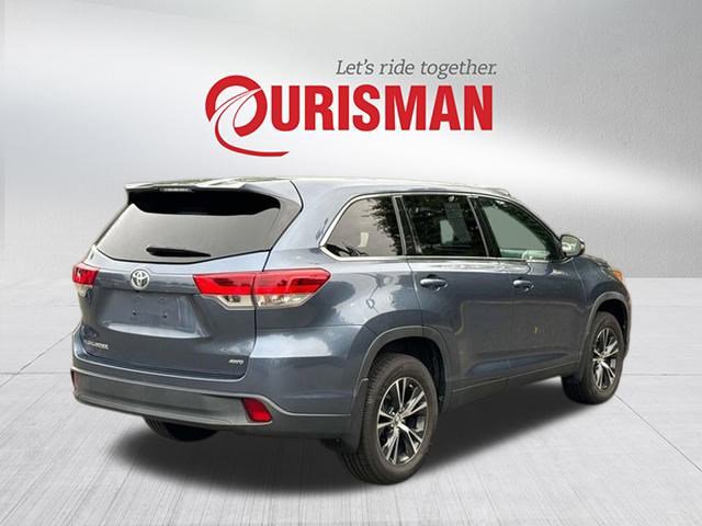 2019 Toyota Highlander LE photo 2