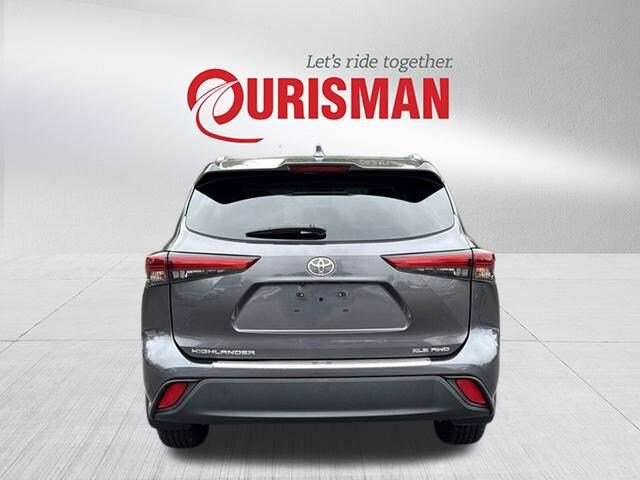 2022 Toyota Highlander XLE photo 2