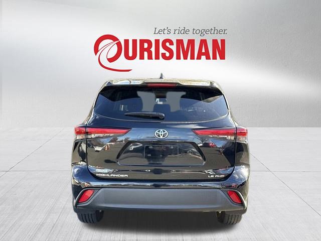 2022 Toyota Highlander LE photo 2