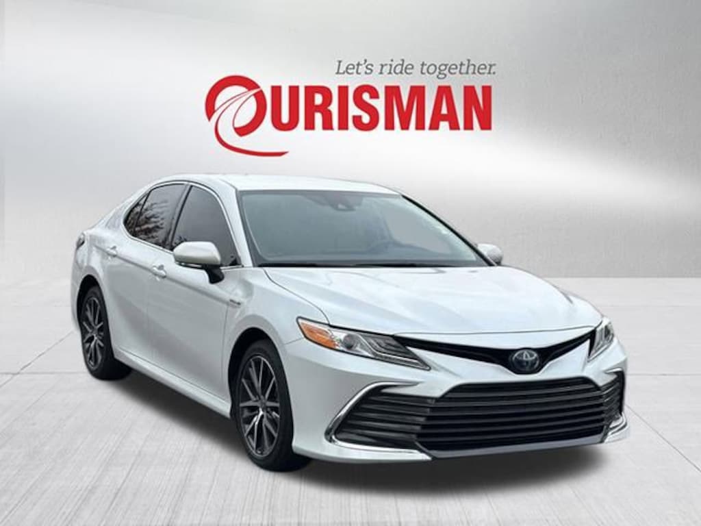 Used 2021 Toyota Camry Hybrid XLE Sedan