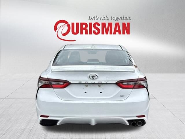 2024 Toyota Camry SE photo 3
