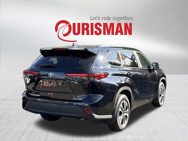 2023 Toyota Highlander XLE photo 2