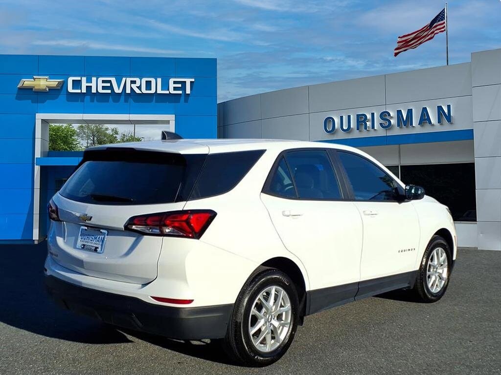 2023 Chevrolet Equinox LS photo 3