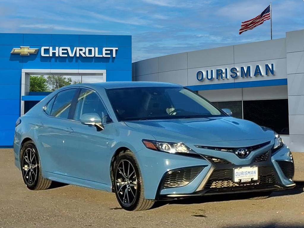 2023 Toyota Camry SE's photo