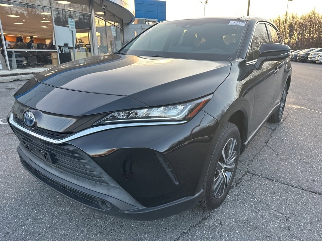 2022 Toyota Venza LE's photo