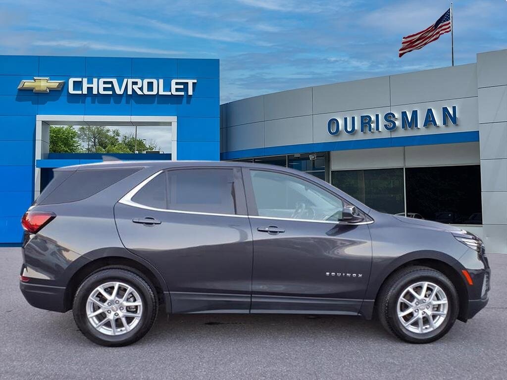 2022 Chevrolet Equinox LT photo 2