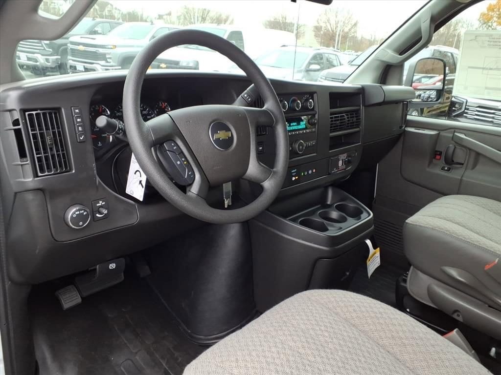 2025 Chevrolet Express Cargo Work Van - Photo 12