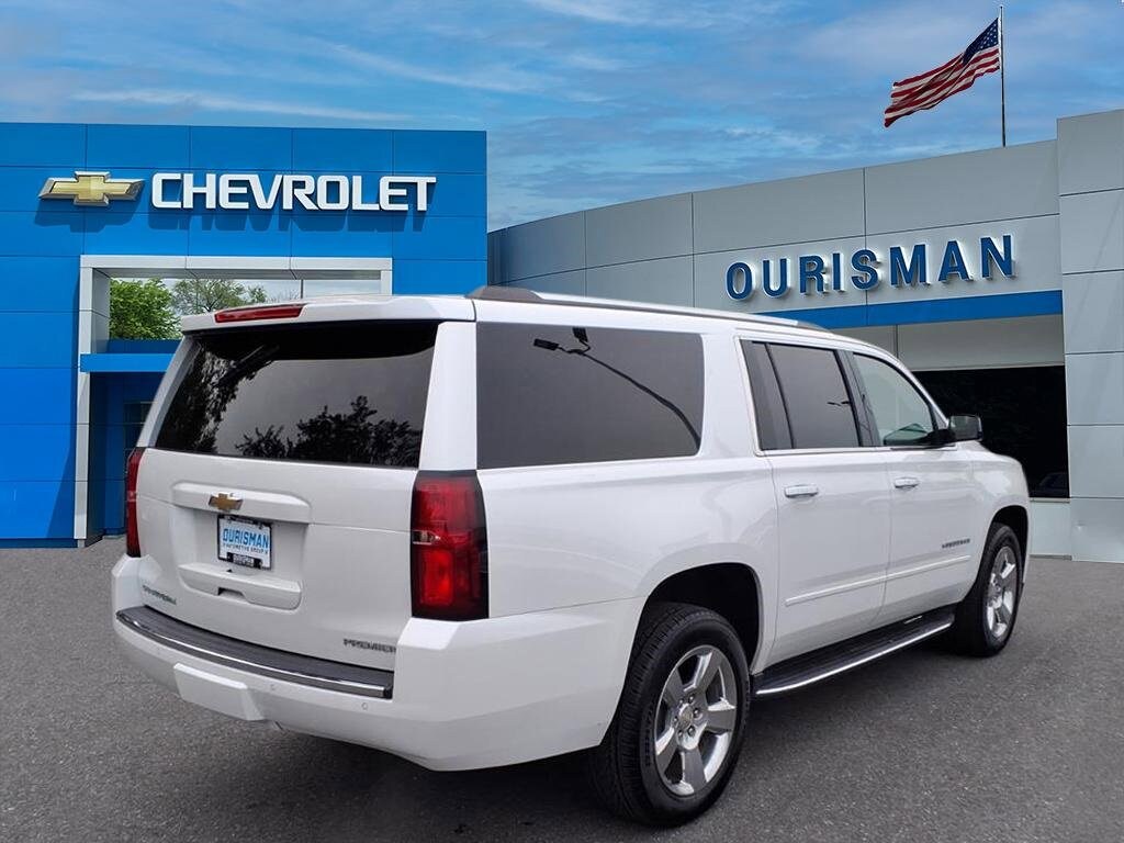 2019 Chevrolet Suburban Premier photo 3