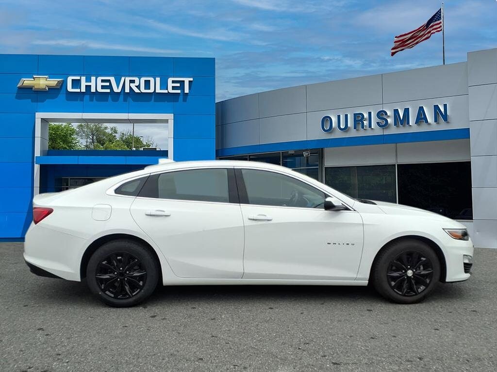 2023 Chevrolet Malibu 1LT photo 2