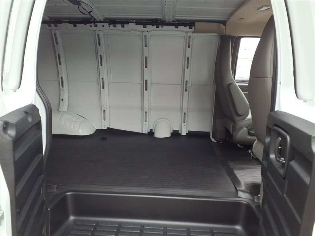2025 Chevrolet Express Cargo Work Van - Photo 18