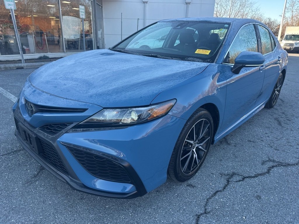 2023 Toyota Camry SE's photo