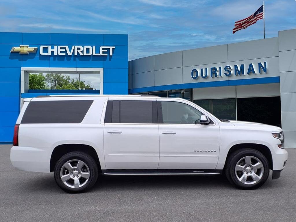 2019 Chevrolet Suburban Premier photo 2