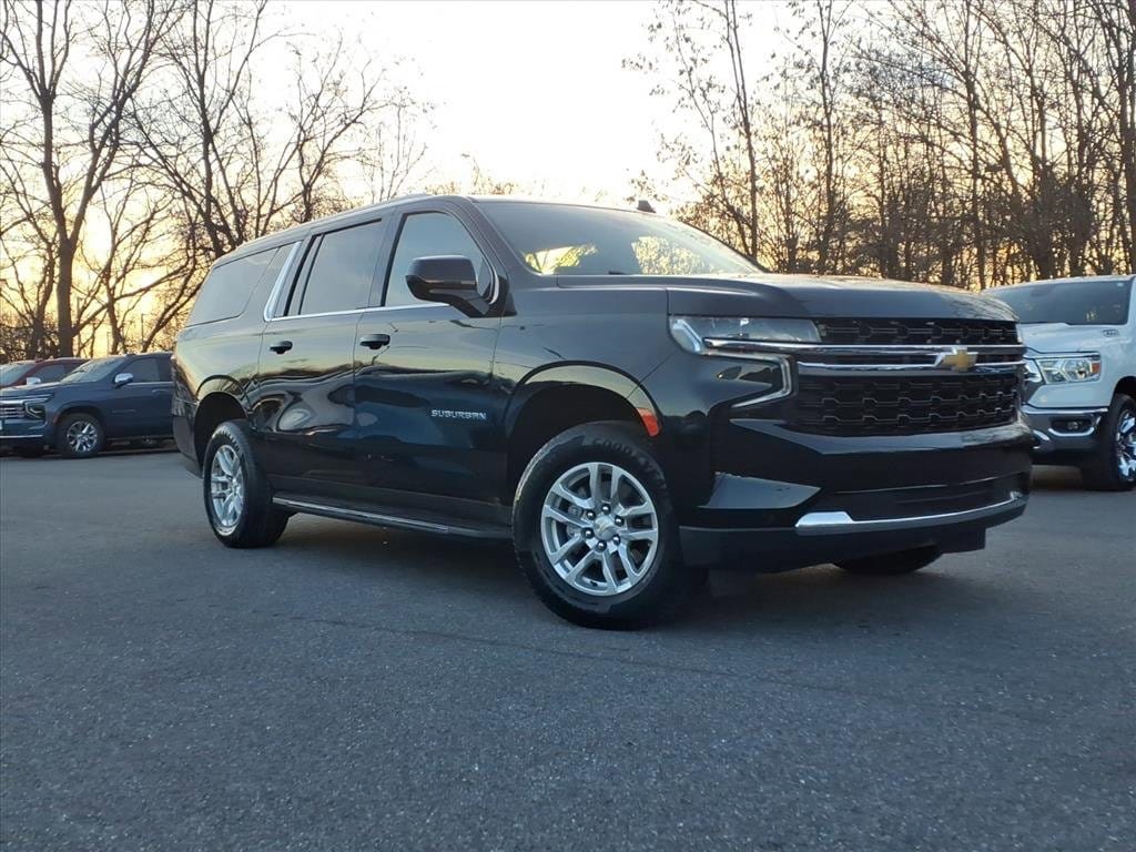 2023 Chevrolet Suburban LS's photo