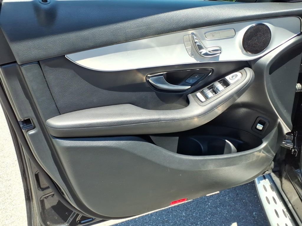 2021 Mercedes-Benz GLC GLC300 - Photo 13