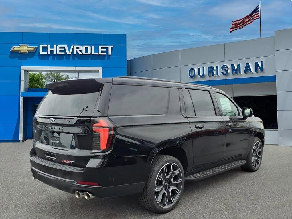 2026 Chevrolet Suburban RST photo 3