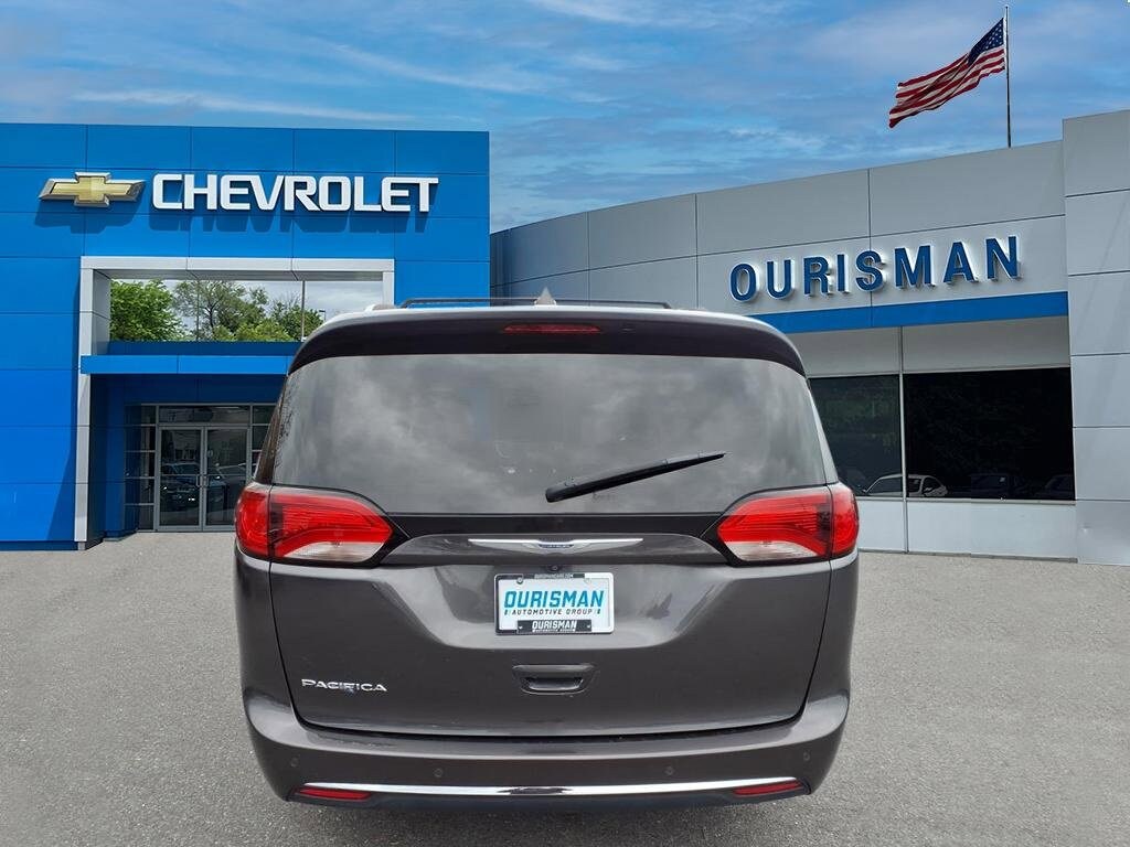 2020 Chrysler Pacifica Touring Plus photo 3