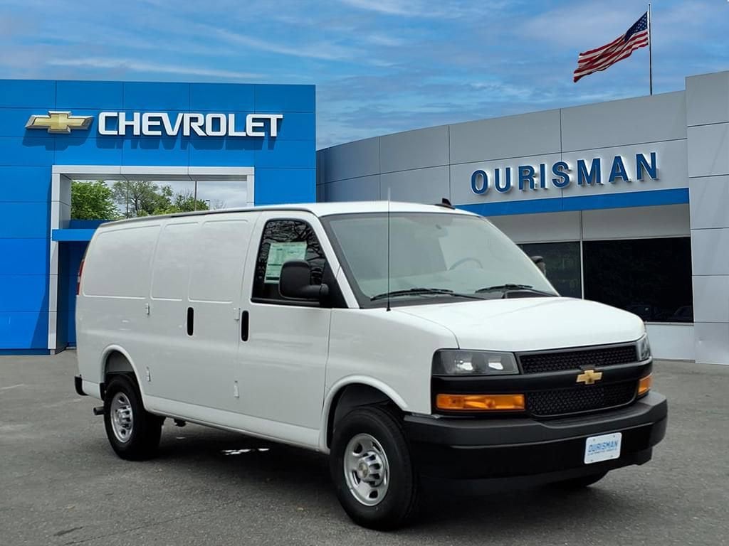 2025 Chevrolet Express 2500 Work Van HD's photo