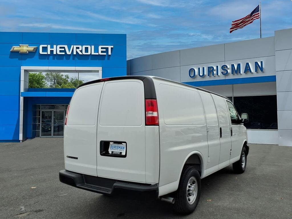 2025 Chevrolet Express 2500 Work Van Cargo photo 2