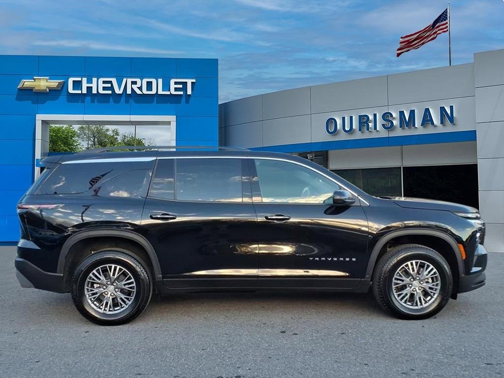Used 2025 Chevrolet Traverse LT SUV