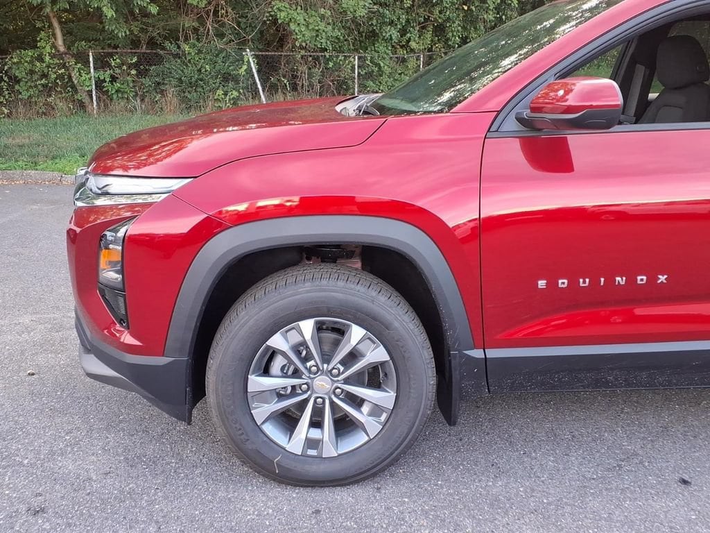 2027 Chevrolet Equinox LT - Photo 7