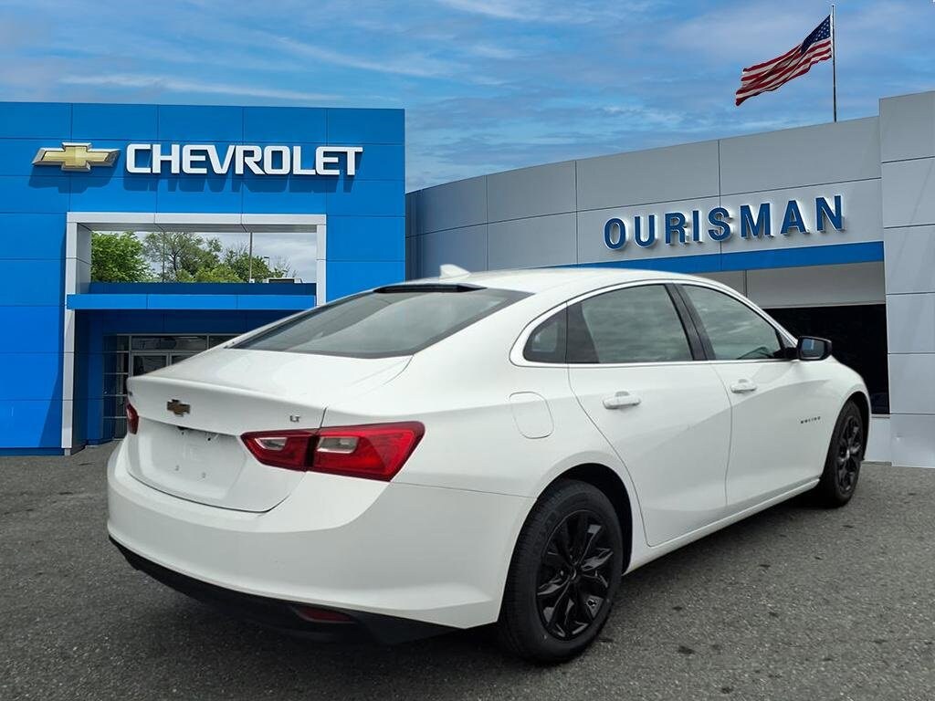 2023 Chevrolet Malibu 1LT photo 3