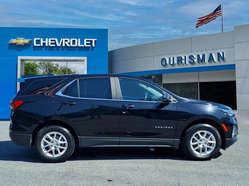 2022 Chevrolet Equinox LT photo 2