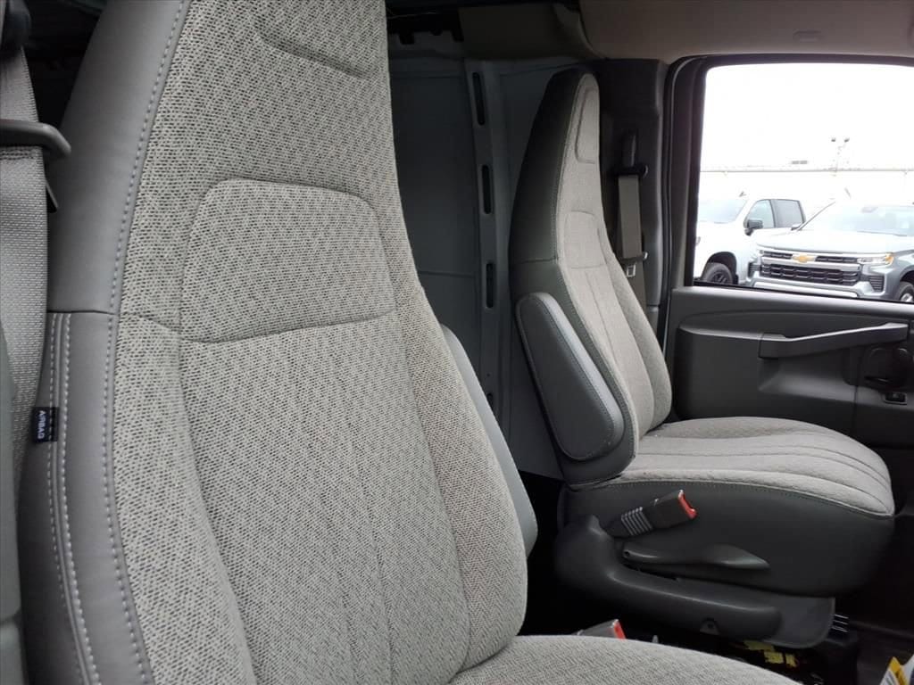 2025 Chevrolet Express Cargo Work Van - Photo 17