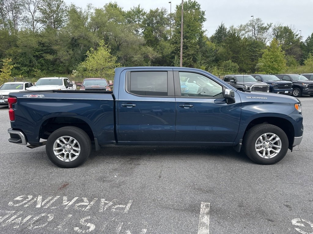 2023 Chevrolet Silverado 1500 LT photo 4