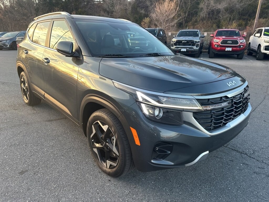 Used 2024 Kia Seltos EX