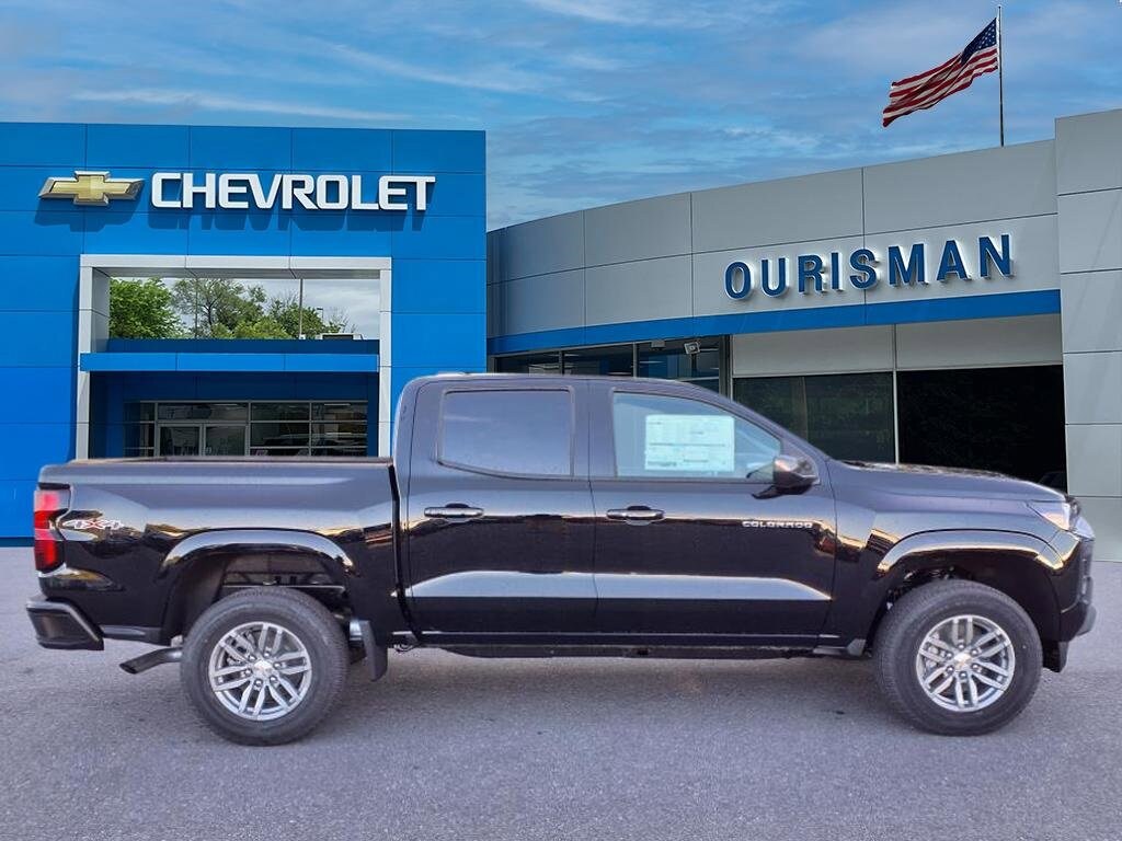 2026 Chevrolet Colorado LT photo 2