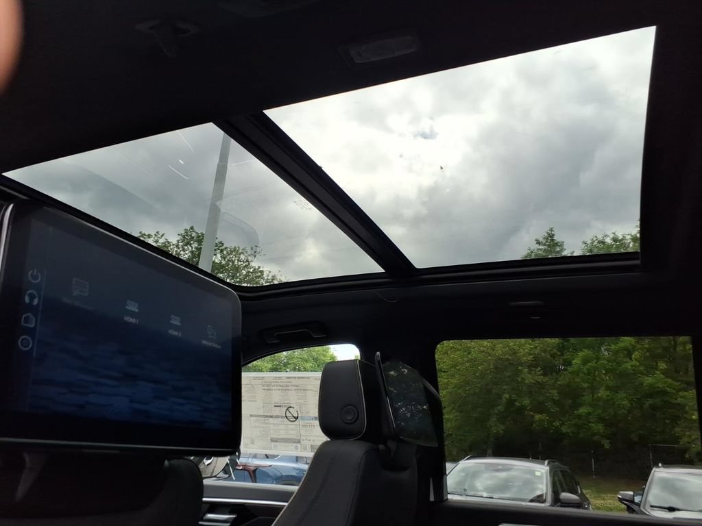 2026 Chevrolet Suburban Premier - Photo 27