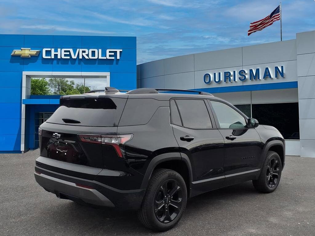 2026 Chevrolet Equinox LT photo 2