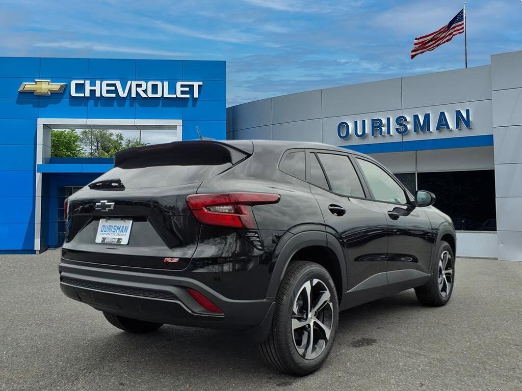 2026 Chevrolet Trax photo 2