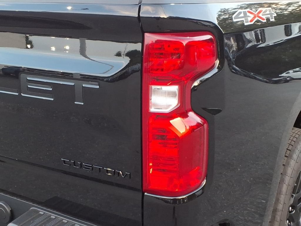 2026 Chevrolet Silverado 1500 Custom - Photo 9
