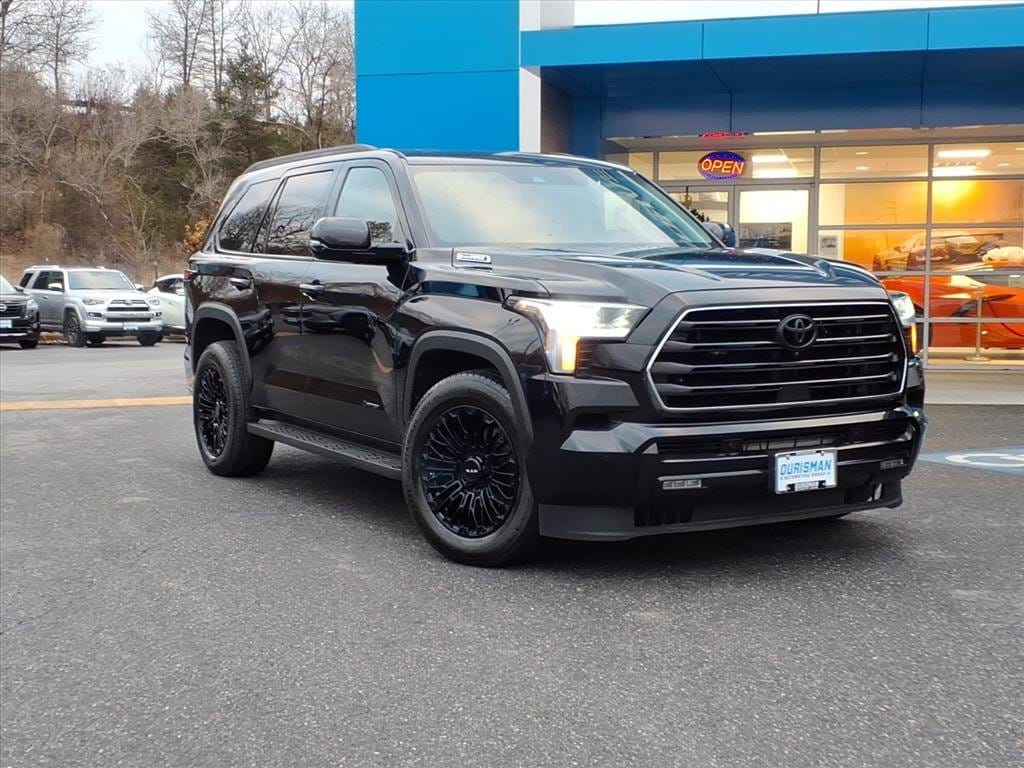 2024 Toyota Sequoia SR5's photo