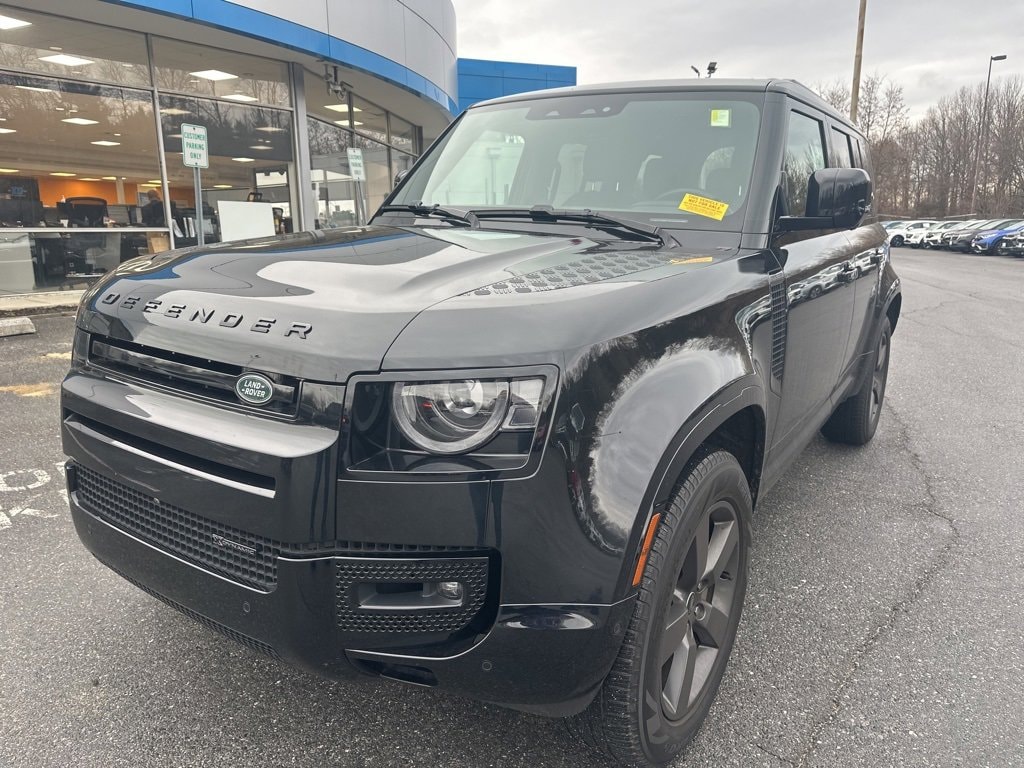 2023 Land Rover Defender X-Dynamic SE's photo