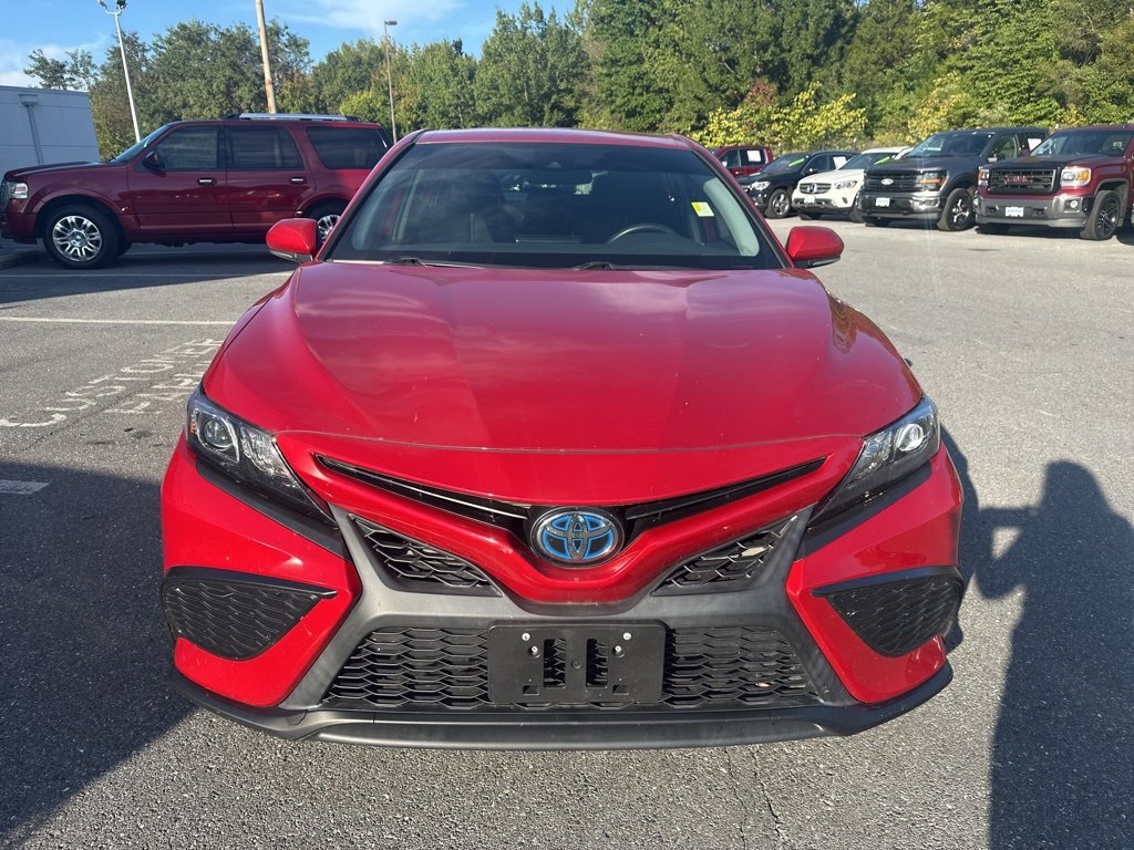 2021 Toyota Camry Hybrid SE photo 2