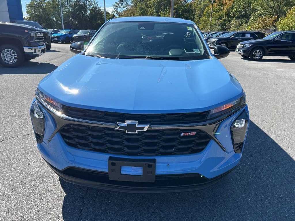 2024 Chevrolet Trax photo 2