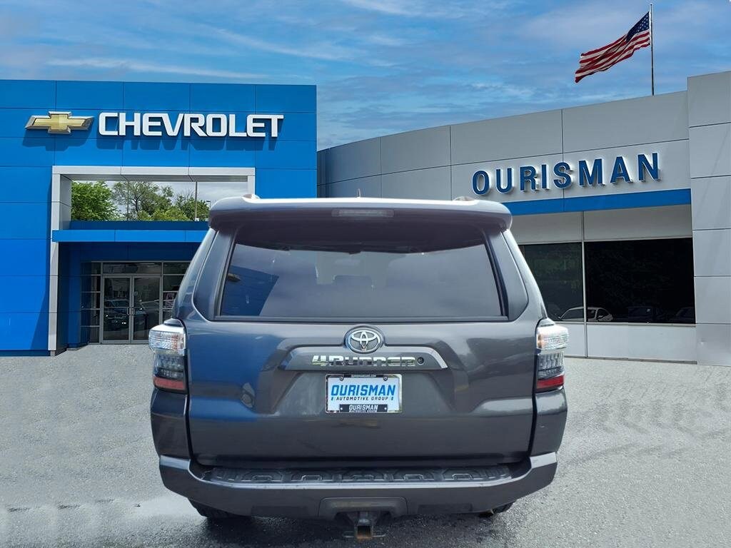 2019 Toyota 4Runner SR5 photo 3