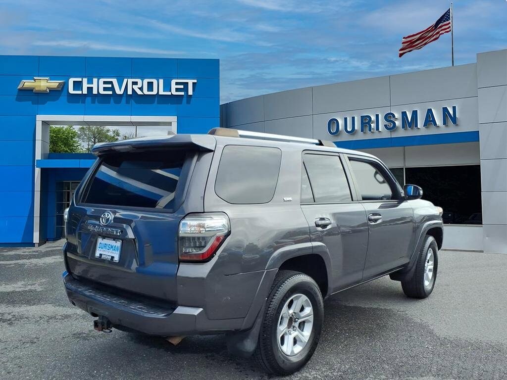 2019 Toyota 4Runner SR5 photo 2