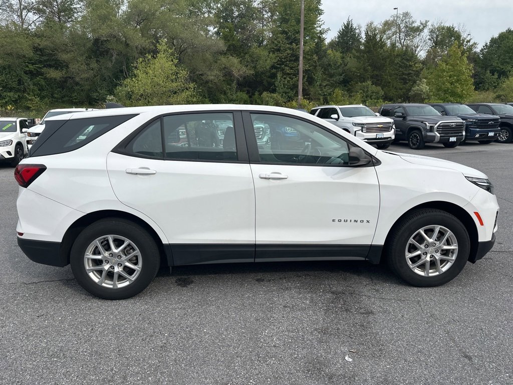 2022 Chevrolet Equinox LS photo 3