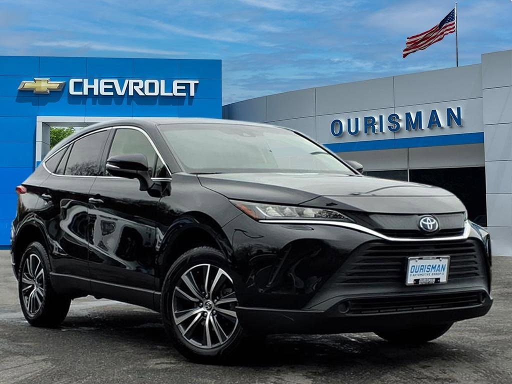 2022 Toyota Venza LE's photo