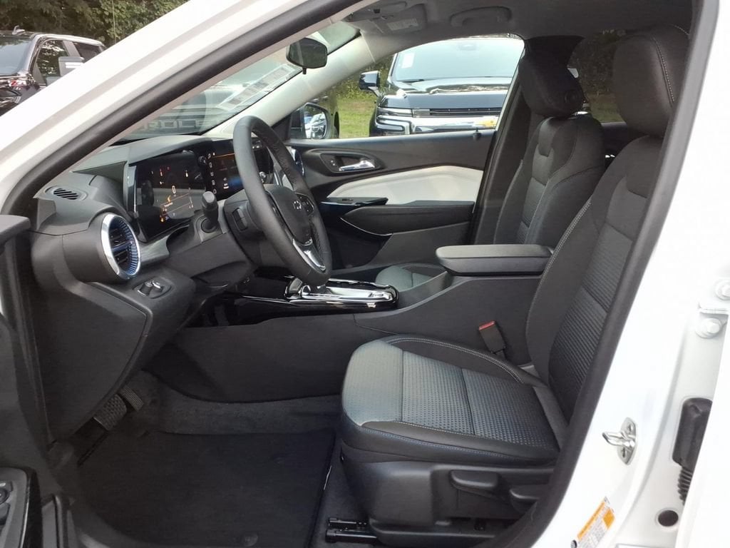 2026 Chevrolet Trax LT - Photo 11