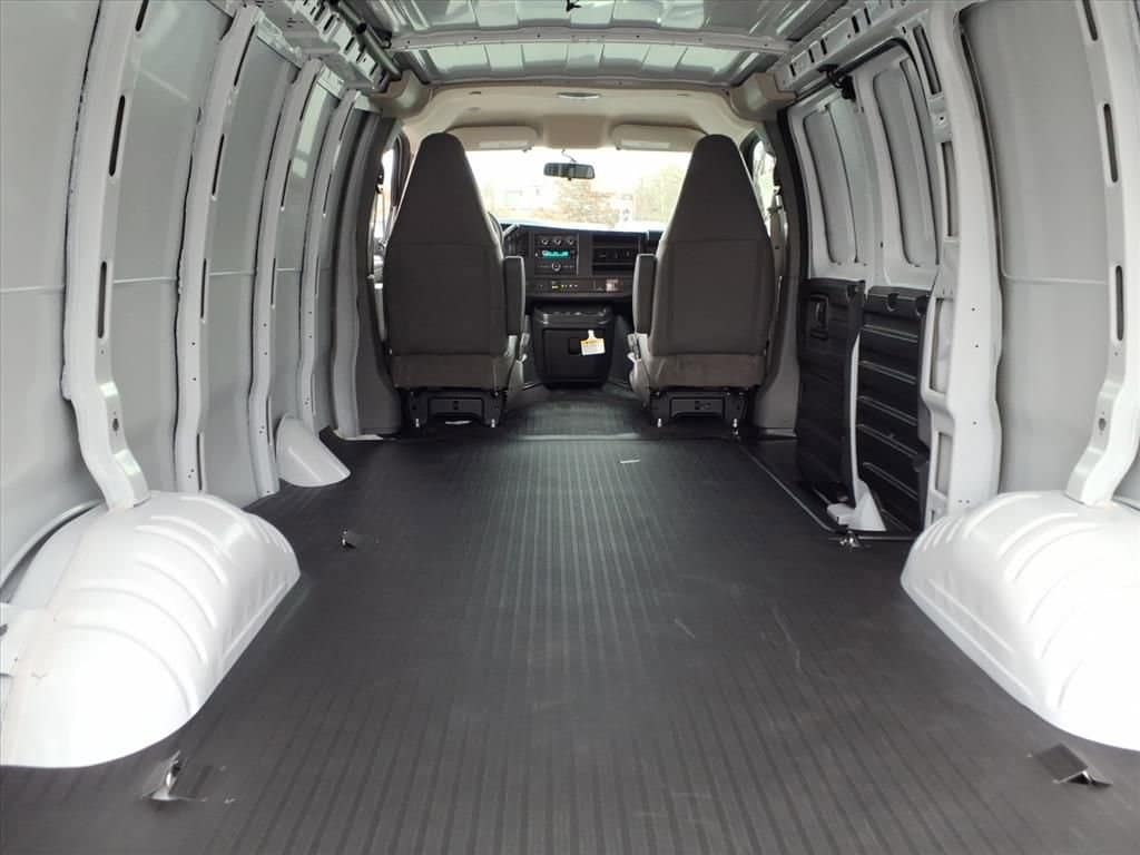 2025 Chevrolet Express Cargo Work Van - Photo 14