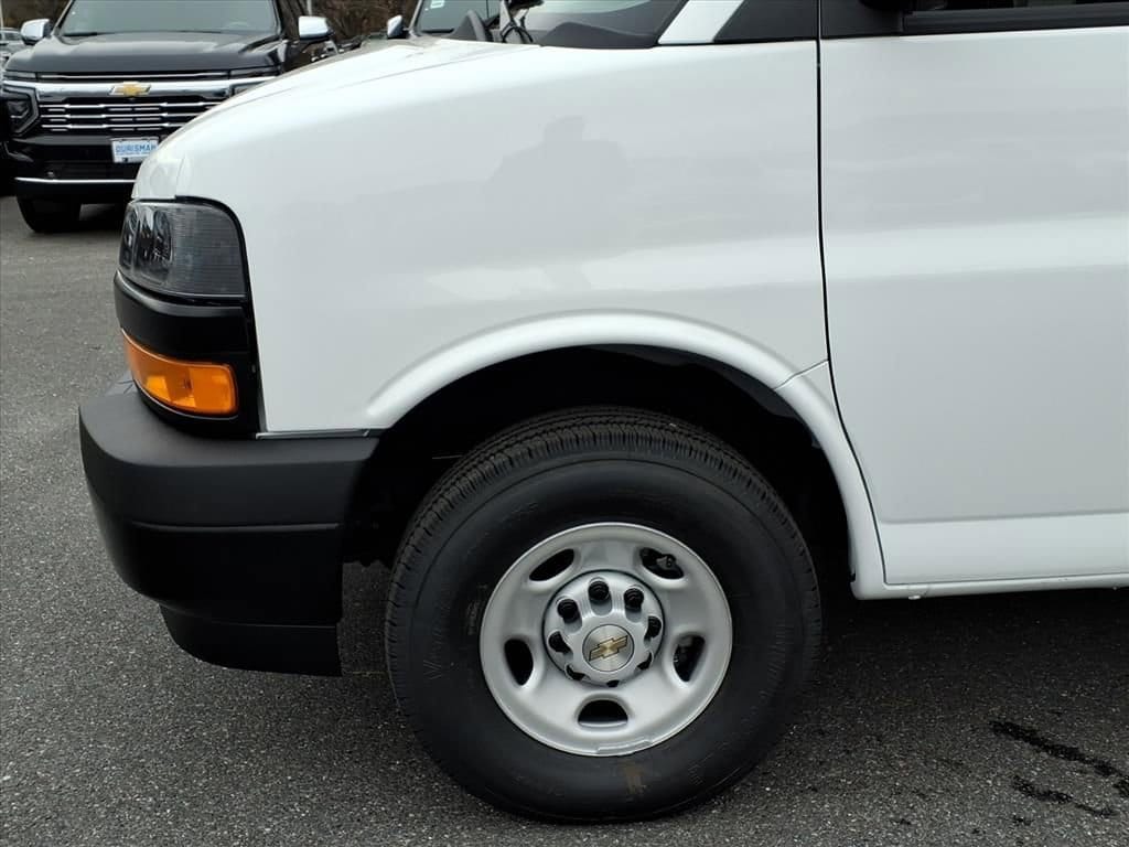 2025 Chevrolet Express Cargo Work Van - Photo 7