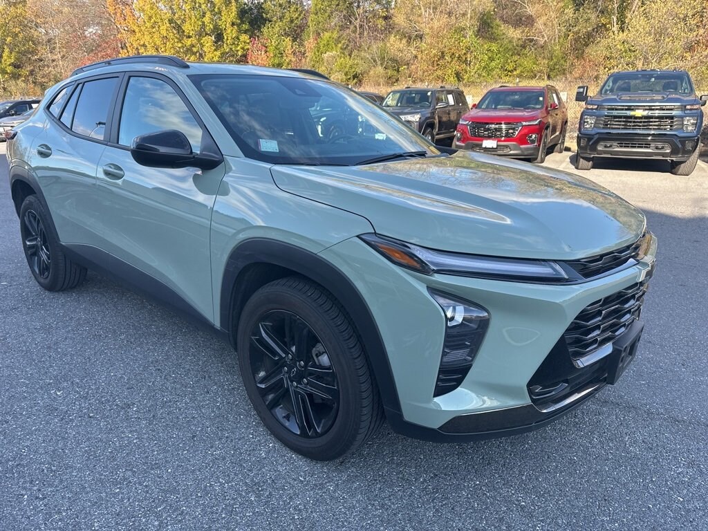 Used 2025 Chevrolet Trax Activ SUV