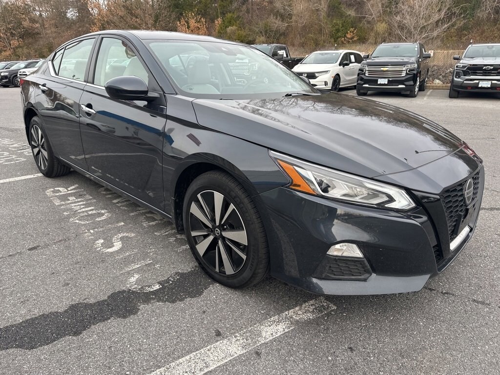 Used 2022 Nissan Altima 2.5 SV