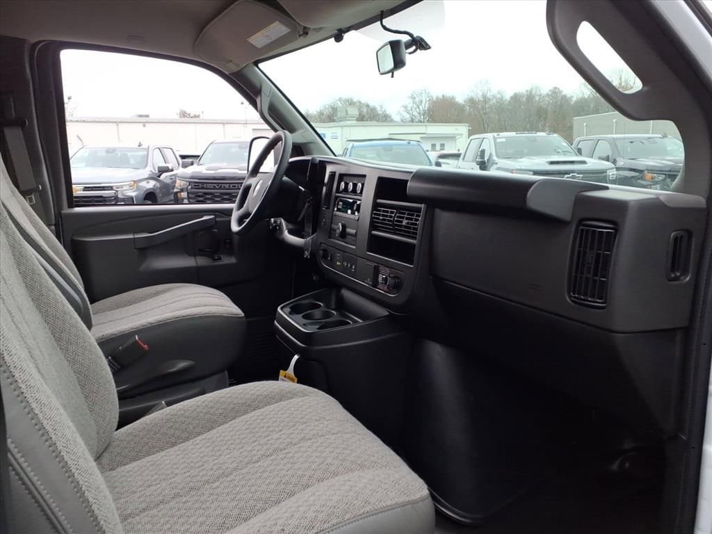 2025 Chevrolet Express Cargo Work Van - Photo 16