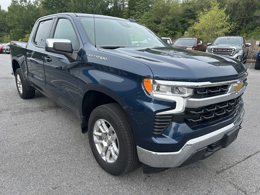 2023 Chevrolet Silverado 1500 LT photo 3